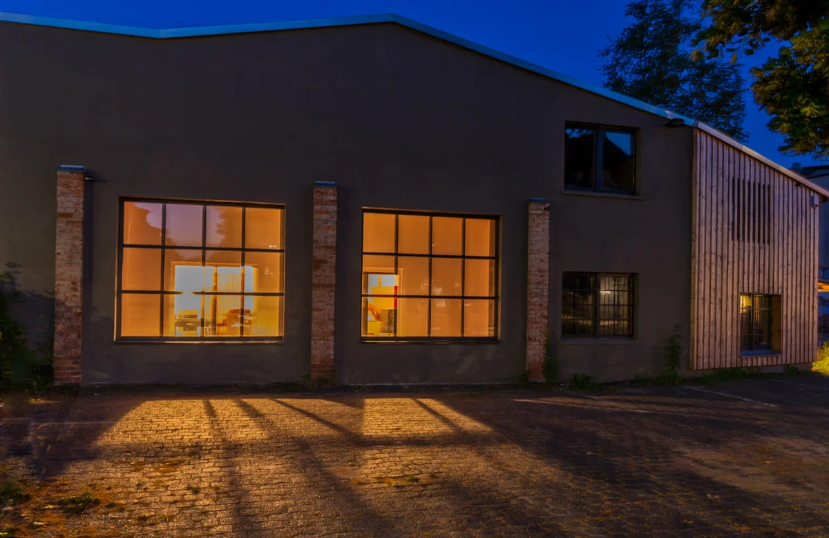 Studiogebäude von STUDIO 2 Tonstudios bei Nacht